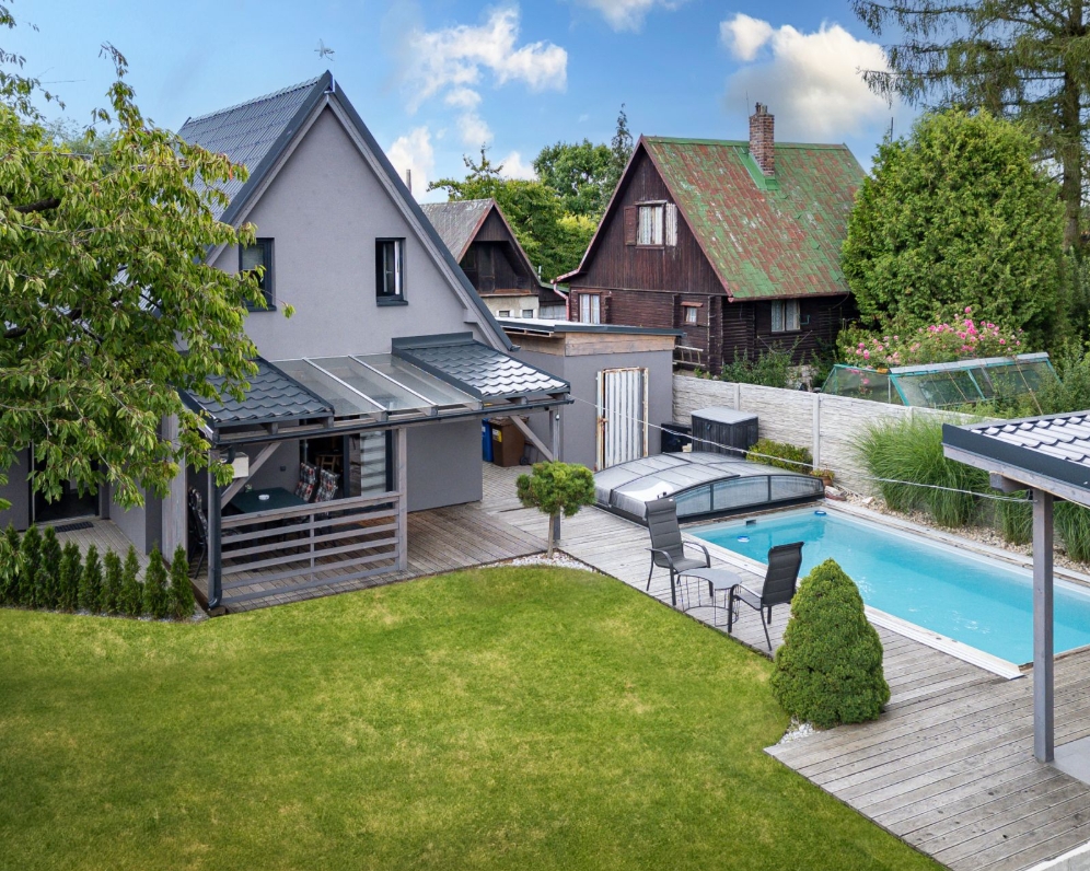 Novostavba chaty k trvalému bydlení ve Svojeticích u Říčan